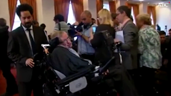 Hawking se equivocaba: la materia oscura no está hecha de agujeros negros microscópicos