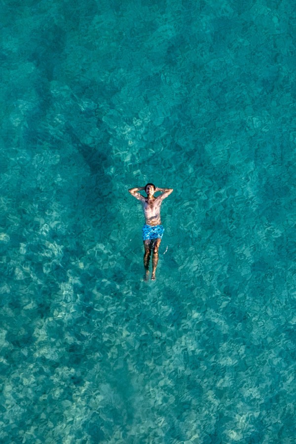 ¿Flotamos en el agua? ¿Todos flotamos igual?