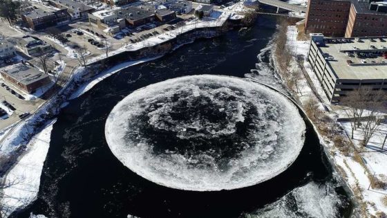 Aparece un cÃ­rculo perfecto de hielo de casi cien metros en un rÃ­o de Estados Unidos