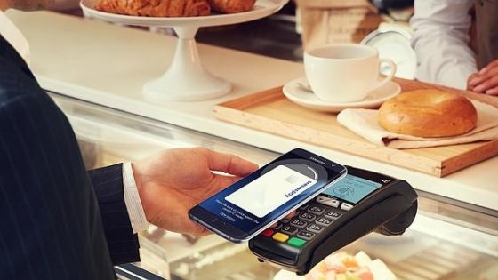 Samsung se lanza a la conquista de los pagos móviles desde España
